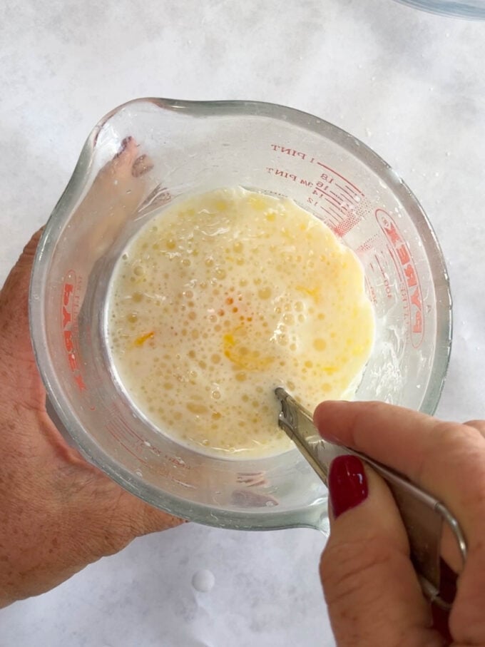 How to make healthy breakfast muffins step 1.